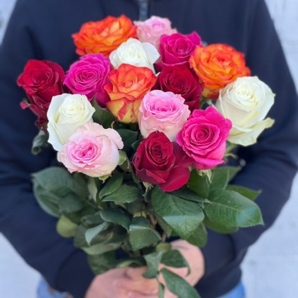 Букет из разноцветных роз с доставкой  в по Алимкино